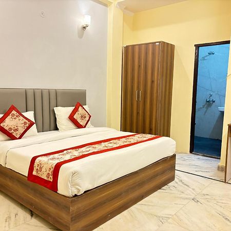 Hotel Vegas Corporate Suites Noida Exterior photo