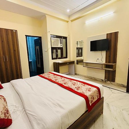 Hotel Vegas Corporate Suites Noida Exterior photo