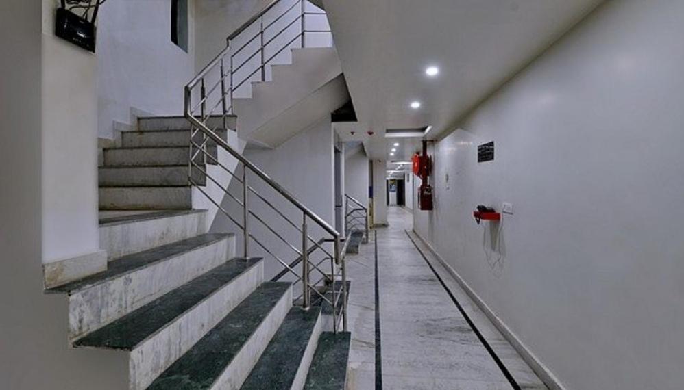 Hotel Vegas Corporate Suites Noida Exterior photo