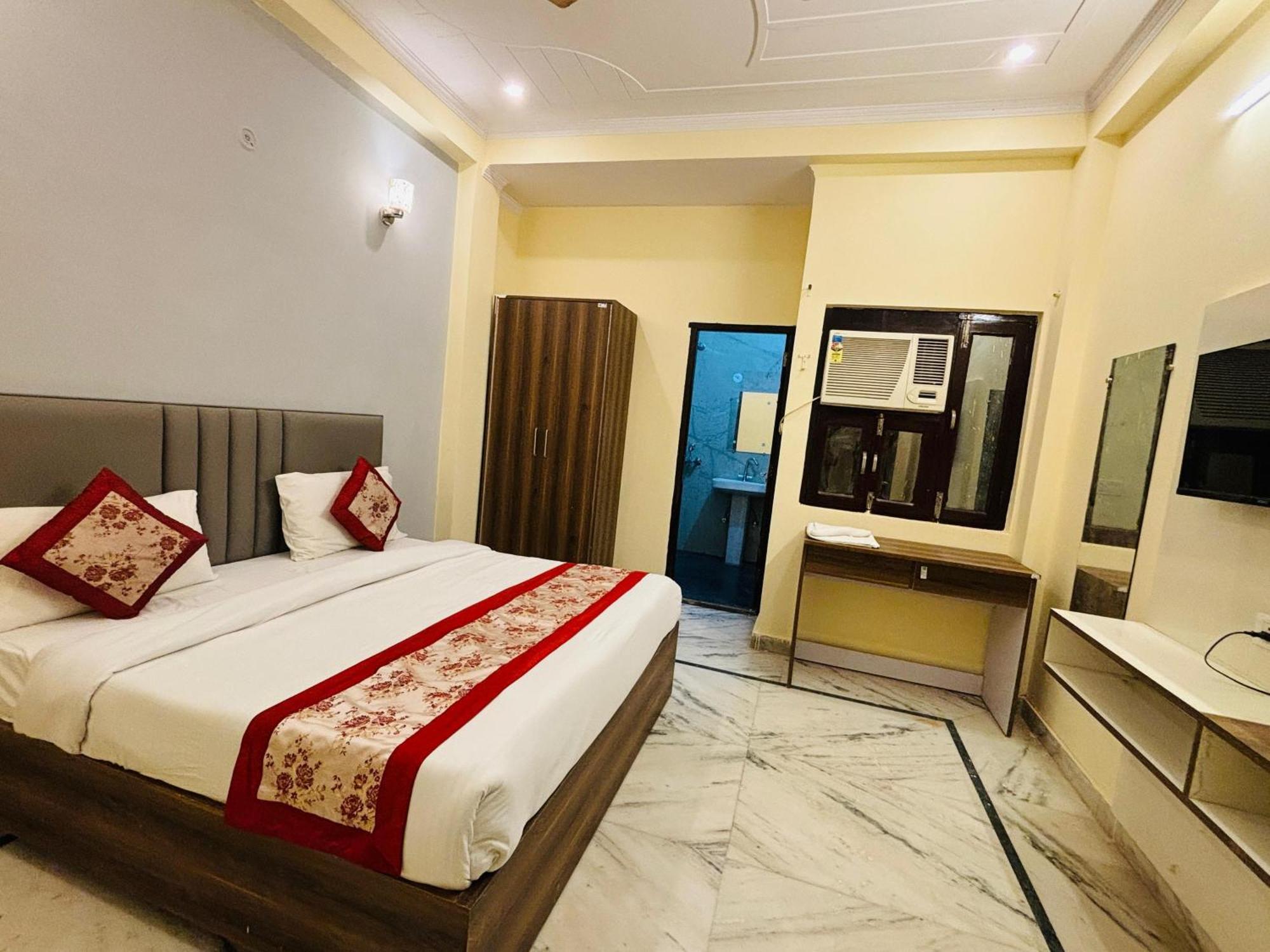 Hotel Vegas Corporate Suites Noida Exterior photo