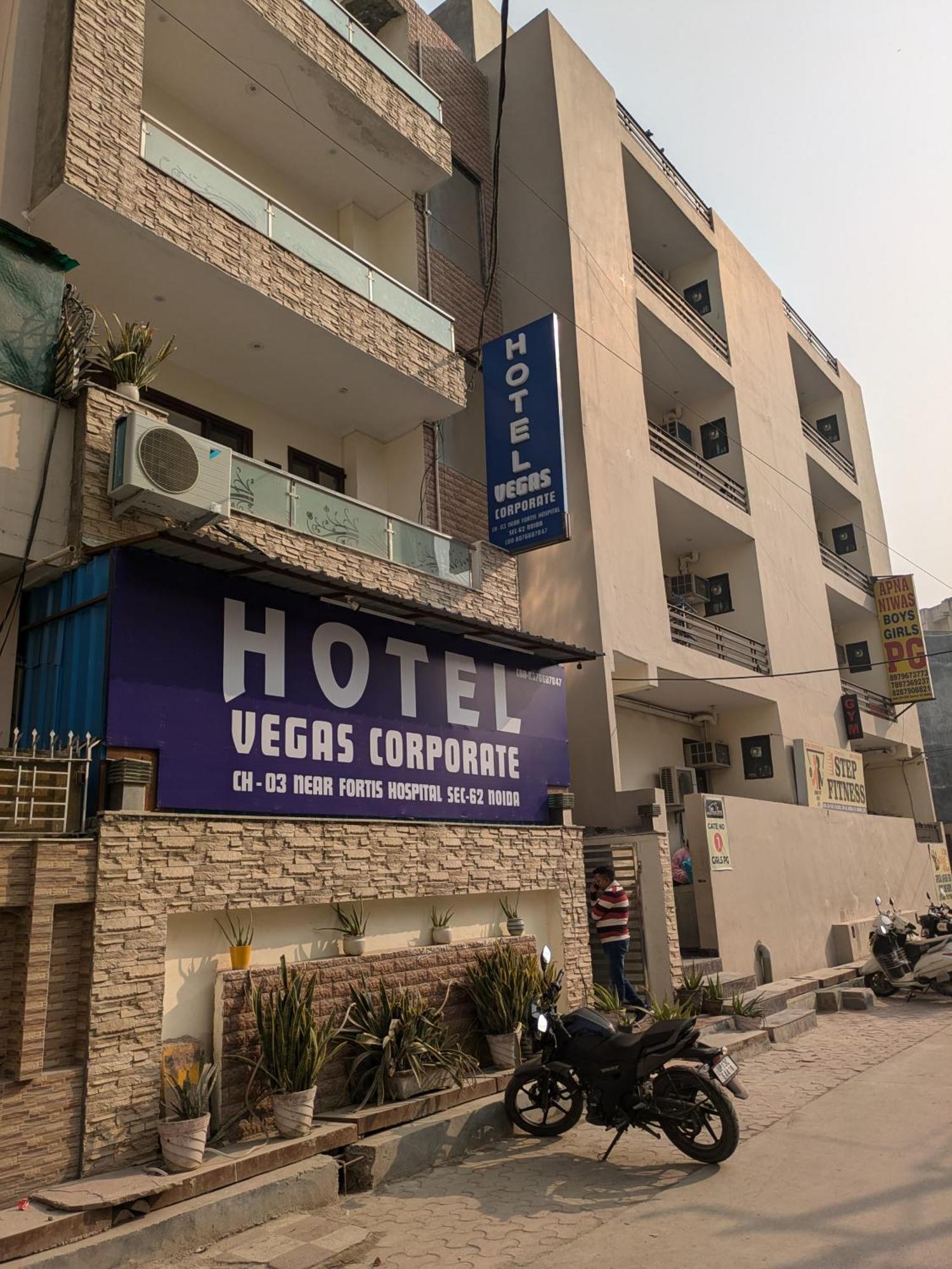 Hotel Vegas Corporate Suites Noida Exterior photo